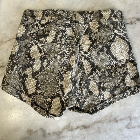 H&M - Picture 2 of 2